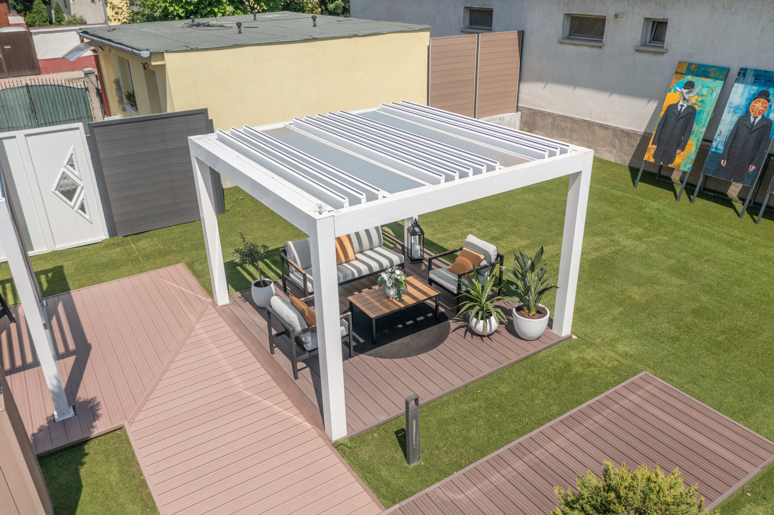 Bioklimatikus pergola lamellás tetővel