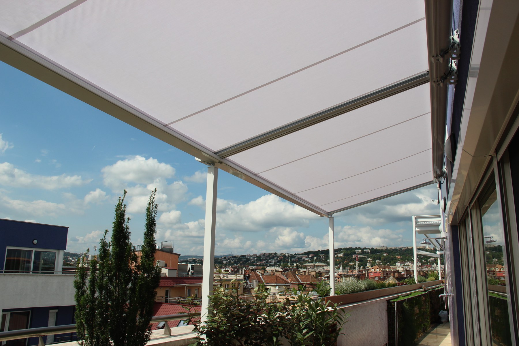 Veranda – vezetett textilárnyékolás
